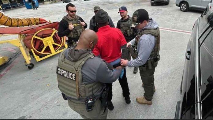 Tribunal frena a Trump deportación de 60,000 migrantes con TPS