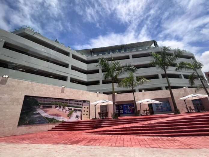 Abren parqueo Plaza Colonial para descongestionar la zona turística