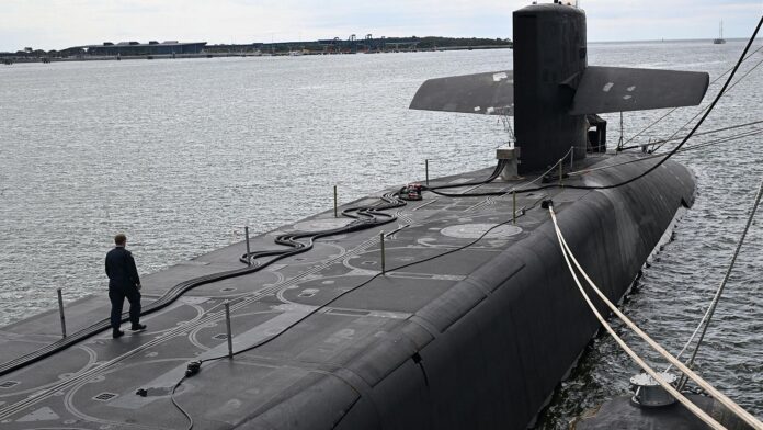 Trump advierte que submarinos nucleares de EE.UU. están “más cerca de Rusia”