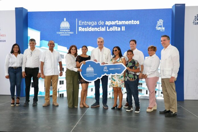 Abinader entrega 140 apartamentos en Hato Nuevo y reinaugura polideportivo