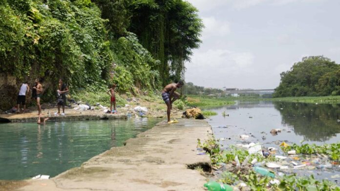 Acumulación de basura en riberas del Distrito Nacional: entre la desidia y el abandono