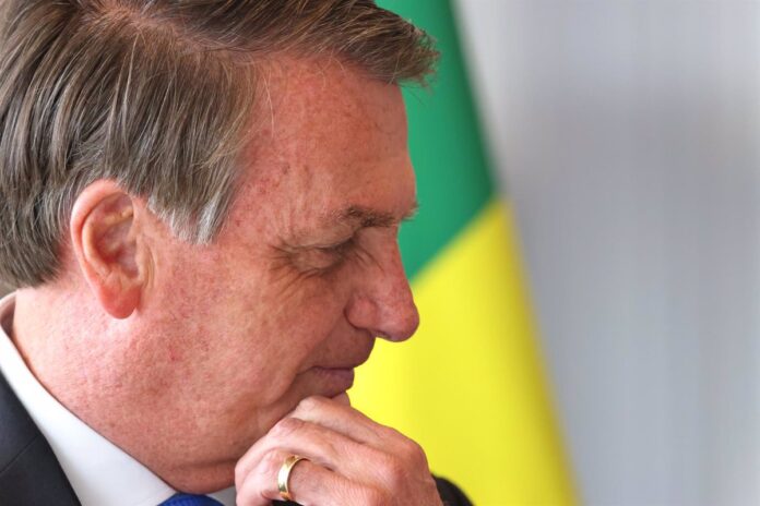 Supremo brasileño ordena arresto domiciliario para Bolsonaro