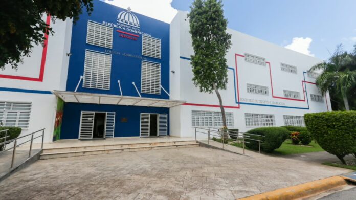 Gobierno anuncia inversión de RD$800 millones para construir 30 multiusos