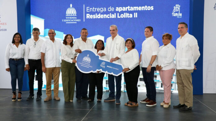 Abinader y Bonilla entregan 140 nuevas viviendas en Santo Domingo Oeste