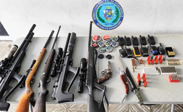 Incautan más de RD$ 2 millones en efectivo y armas de fuego en Barahona