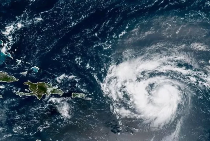 Huracán Erin amenaza con lluvia y vientos fuertes en RD