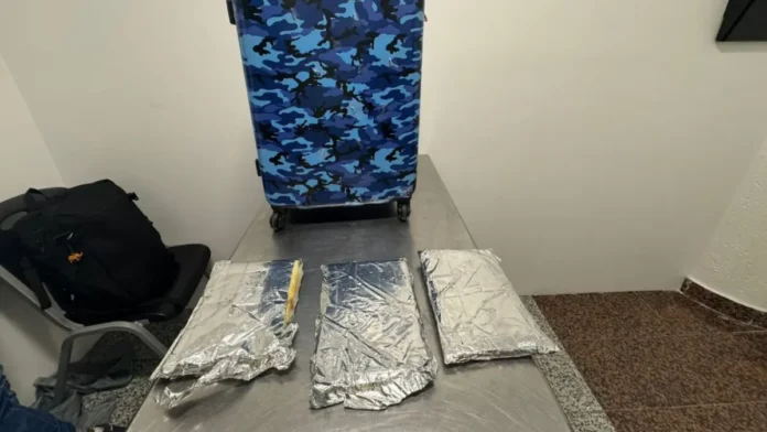 Detienen extranjero intentó viajar a España con presunta cocaína en maleta