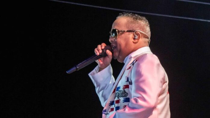 Héctor Acosta triunfa en Bonao con su gira ‘Gracias Dominicanos’