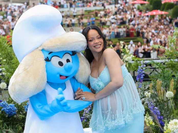 La magia azul de Rihanna en la premiere de ‘Los Pitufos’