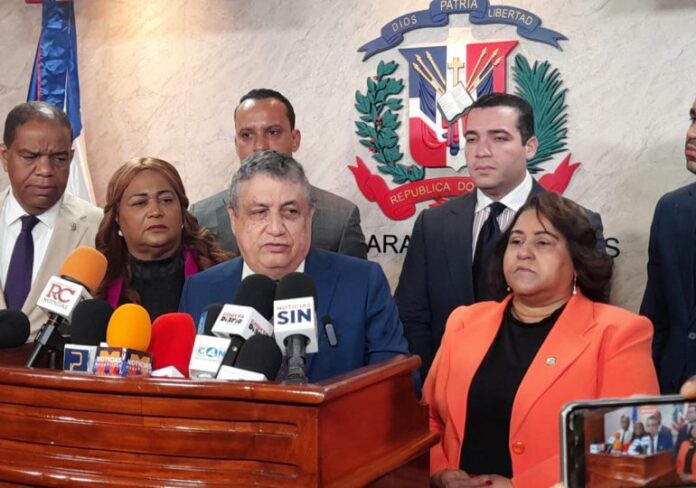 PLD le declara la guerra a FP: “Si ellos quieren leña, le vamos a dar leña”