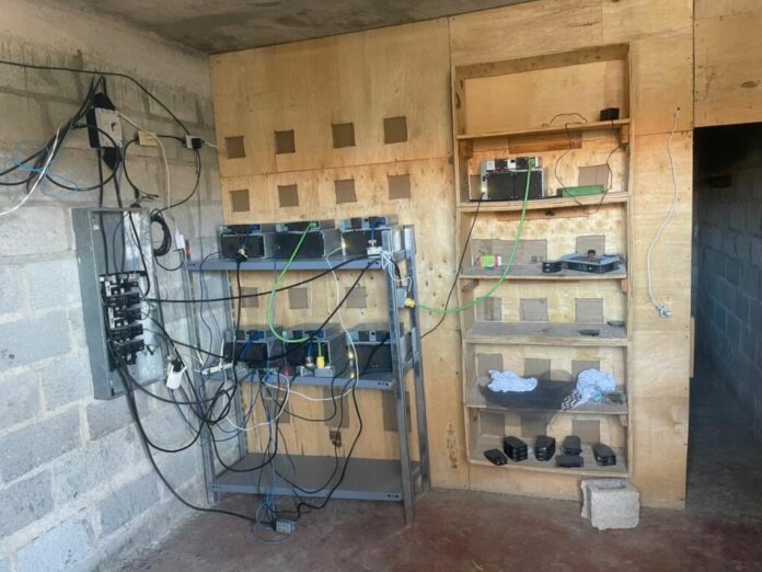 Desmantelan centro de minería ilegal de criptomonedas en SD Este