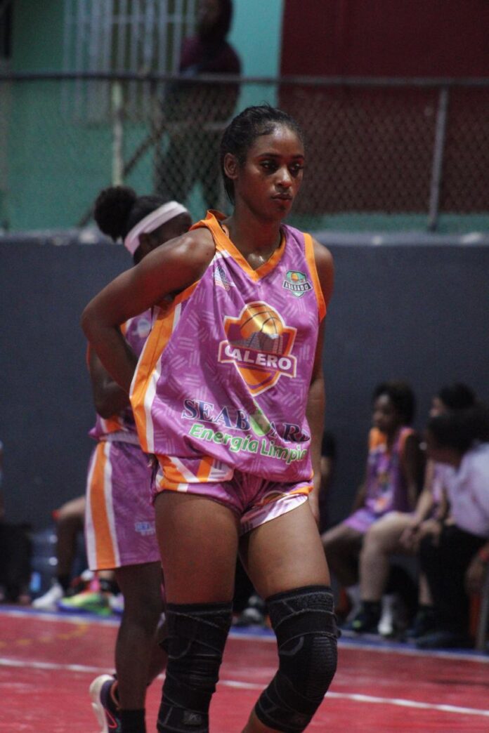 Calero vence a Pueblo Nuevo y fuerza juego decisivo en semifinal femenina ABASADO