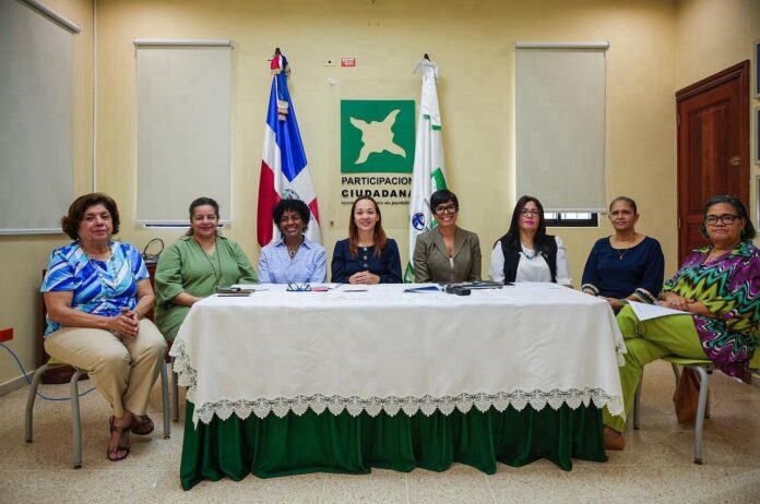 Red entrega documento ante CNM cuestiona reglamento. 