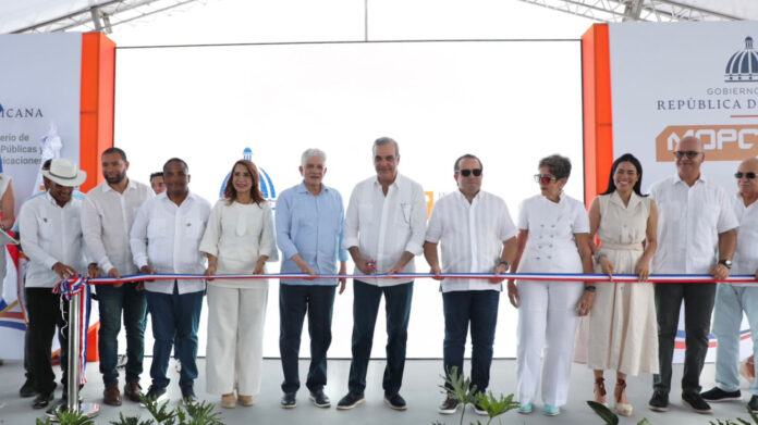 Abinader entrega carretera Villa Elisa-Punta Rucia, escuela Vuelta Larga y otras obras en Pto. Pta.