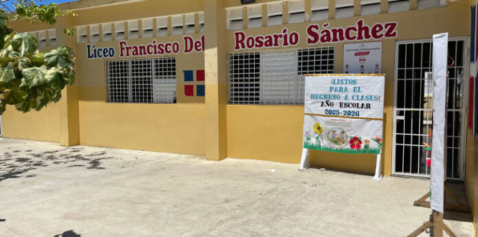 Al menos 12 intoxicados en liceo de Nagua por sustancias desconocidas