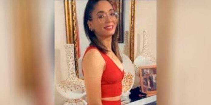 Una joven muere tras chocar su vehículo contra una patana en la Autopista Duarte