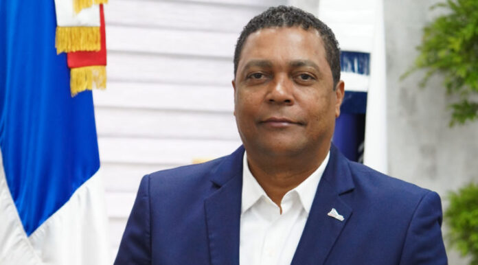 Víctor D’Aza también favorece la advertencia hecha por Abinader a funcionarios que aspiran