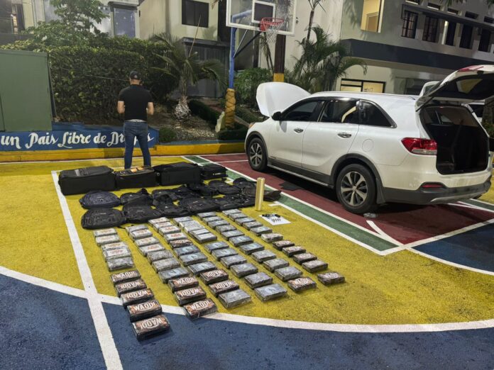 Operativo simultanea dos hombres arrestados con 93 paquetes de cocaína