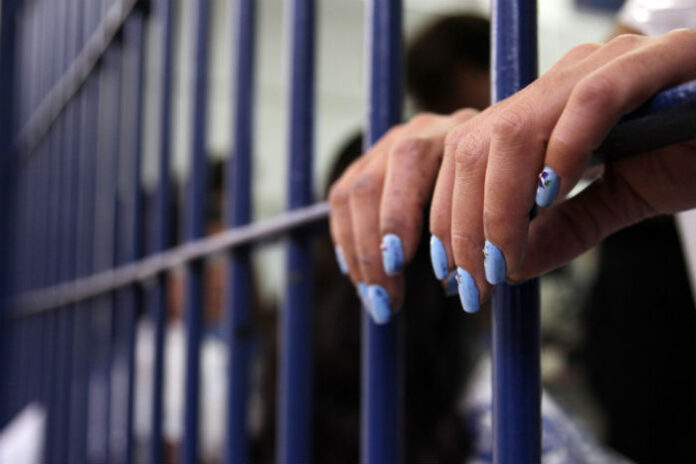 Jueza impone coerción a un grupo de médicos y una alcaldesa