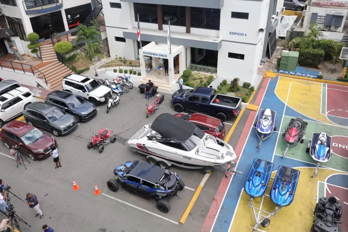 Autoridades ocuparon discotecas, villas y jetski en operativo contra red criminal