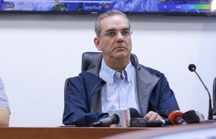 Abinader pide seguir alertas oficiales ante lluvias en el país