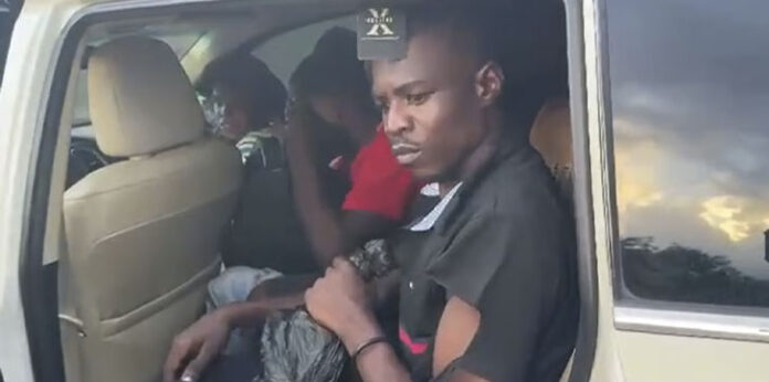 Detienen 21 haitianos indocumentados en una jeepeta en Dajabón