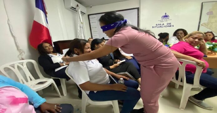 Área VI de Salud imparte charla por el Día Internacional del Bastón Blanco