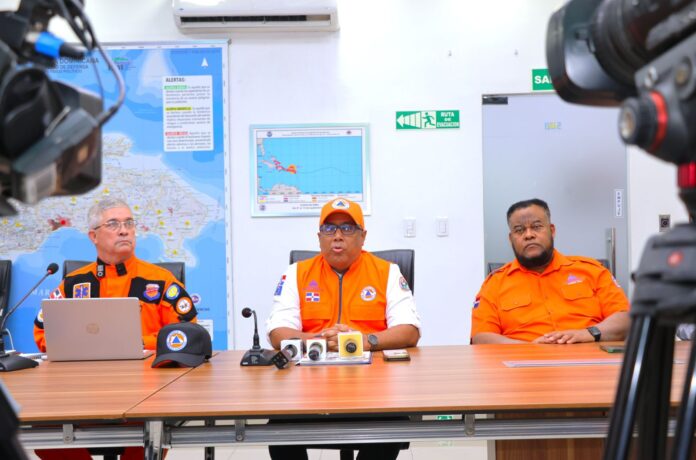 Defensa Civil activa 2,800 albergues ante tormenta Melissa