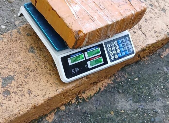 Decomisan marihuana escondida en un vehículo en Las Matas de Farfán