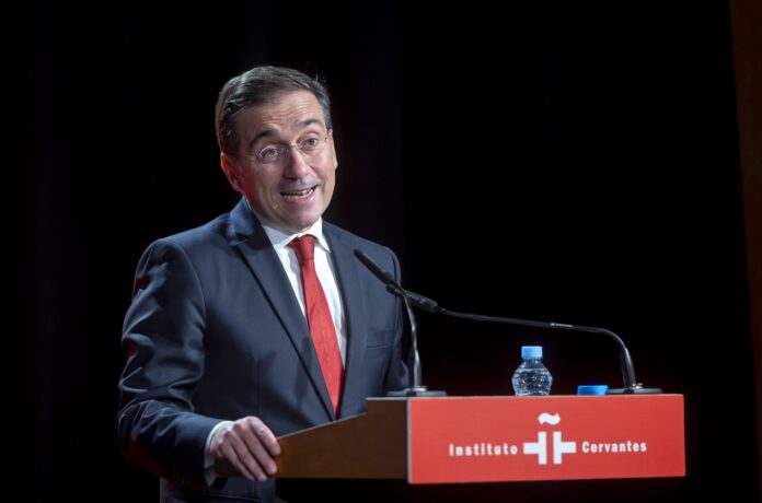 Albares reconoce la “injusticia” del pasado al inaugurar muestra indígena mexicana