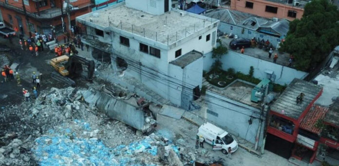 Familias de víctimas de explosión en San Cristóbal entregan expediente a la Procuraduría