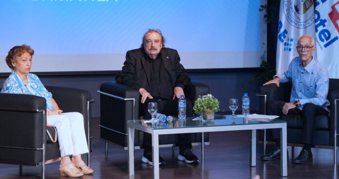 Ramonet advierte: la IA socava la verdad y pone en riesgo la democracia