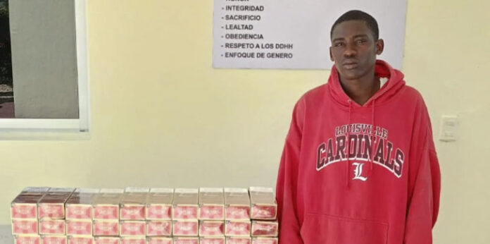 Apresan joven con carga de diez mil cigarrillos ilícitos en una motocicleta