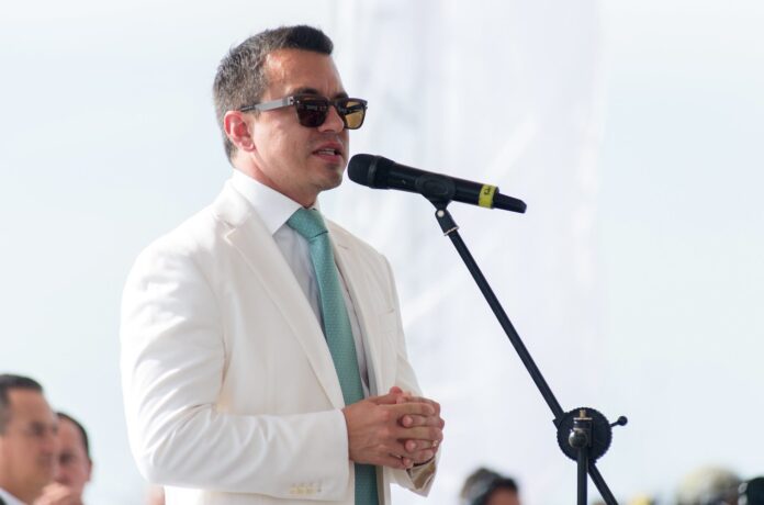 Ecuador: Noboa pide licencia para hacer campaña por el referéndum