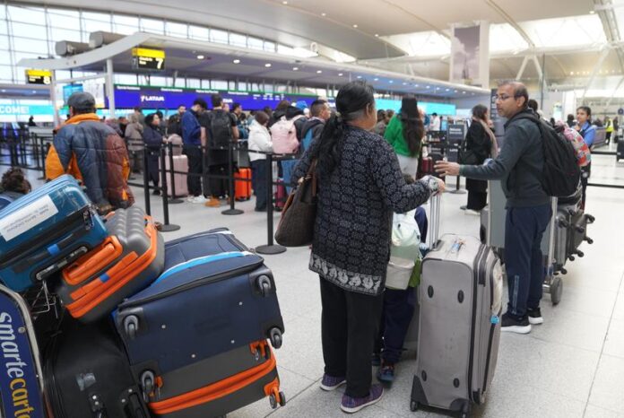 Cierre del Gobierno en EEUU  dispara cancelaciones masivas de vuelos