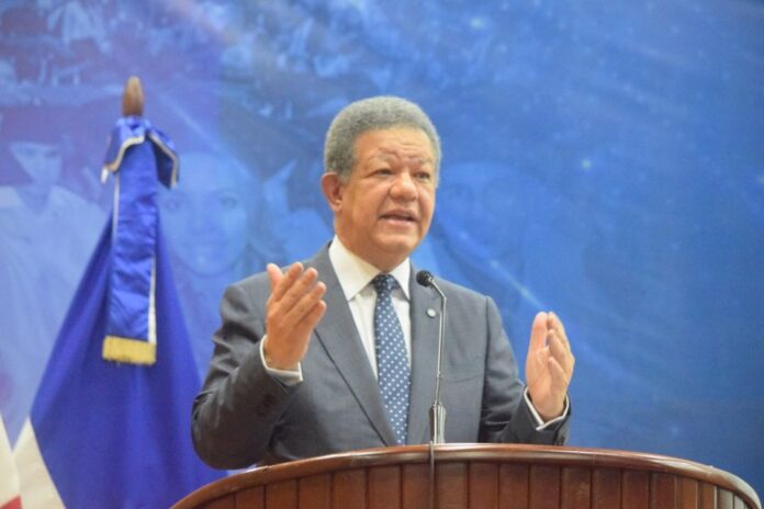 Leonel Fernández pide IA “más humana”y advierte de sus riesgos