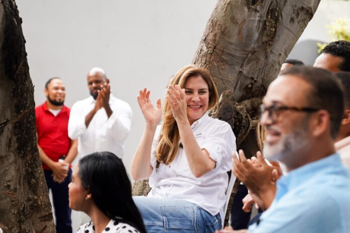 Jóvenes manifiestan respaldo al proyecto presidencial de Carolina Mejía