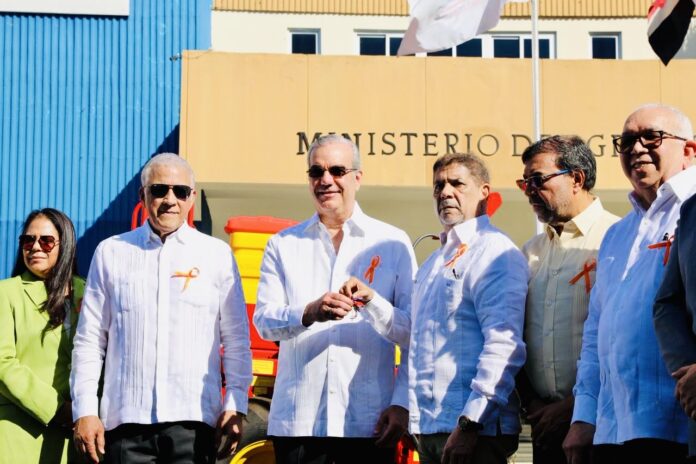 Abinader impulsa mecanización agrícola con moderna entrega de equipos
