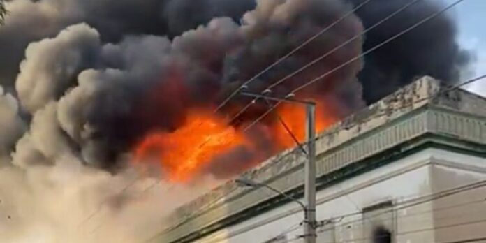 Incendio en rascacielos Hong Kong ya deja al menos 36 muertos