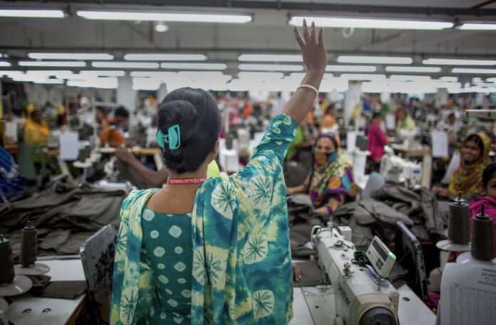 La moda global desampara a sus costureras: un negocio de explotación