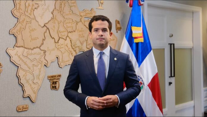 Omar Fernández cierra la puerta a aspiraciones presidenciales: “Mis prioridades están en el Congreso”