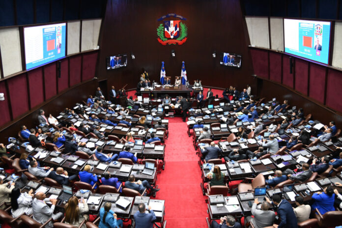 Mayoría diputados PRM, elegidos con 665,226 votos, aún no decide apoyar a presidenciables