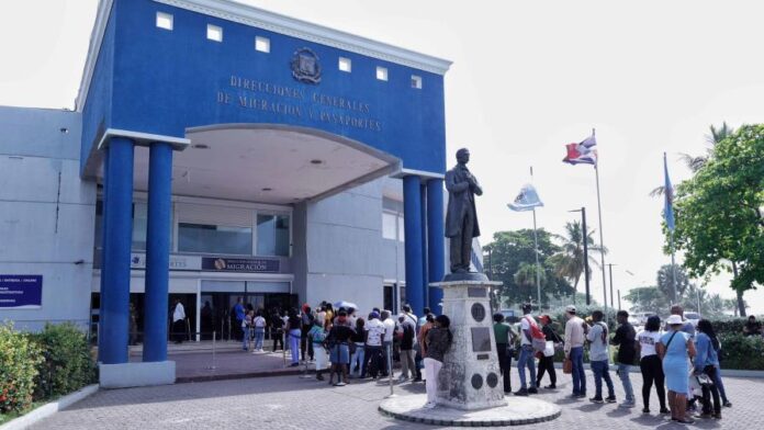 Investigan estafa tras denuncia de entregas de permisos de trabajo fraudulentos