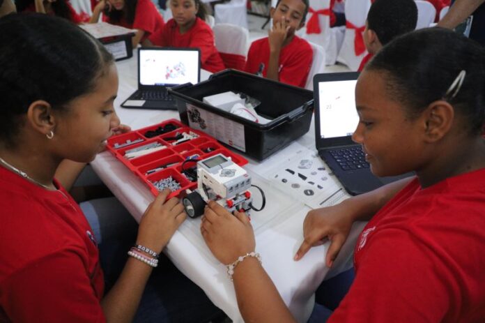 Más de 22 mil estudiantes concluyen Campamento de Robótica Educativa