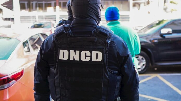 Cae red de agentes que facilitaba el tráfico de cocaína en el AILA