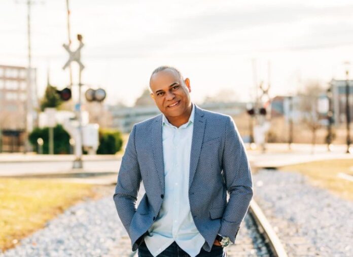 Edward Herrera presenta su nuevo sencillo “Fin de Semana” y amplía su propuesta musical