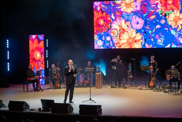 Anthony Wood Desnuda el Alma en una Noche Mágica en el Gran Teatro del Cibao