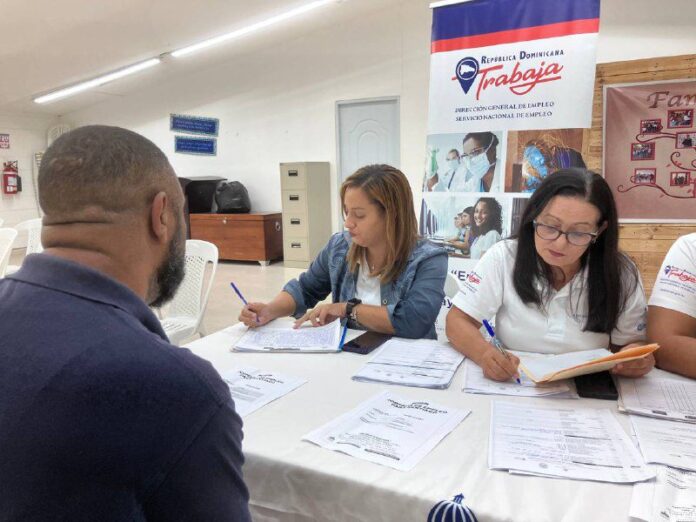 Desempleo en RD cae al 4.9%: enfrenta el reto de emplear a los jóvenes 