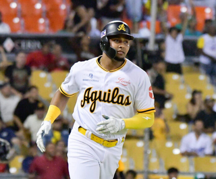 Águilas vencen EO por 2da. noche seguida, esta vez dejándolas en el terreno