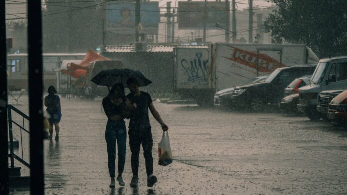 Lluvias seguirán afectando RD en la mañana por presencia de vaguada